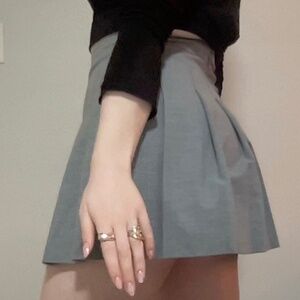 Aritzia Sunday Best Women's Grey Pleated Mini Skirt, Size 8